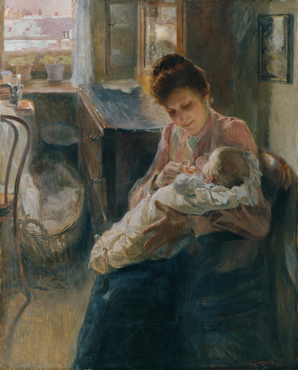 Eine Frau sitzt in einem Zimmer auf einem Sessel. Sie hat ein Baby Im Arm und schaut es an. Das Baby ist in weißen Stoff eingewickelt.  © Belvedere, CC BY 4.0 Wien, Junge Mutter, Öl auf Leinwand, Josef Jungwirth, 1907