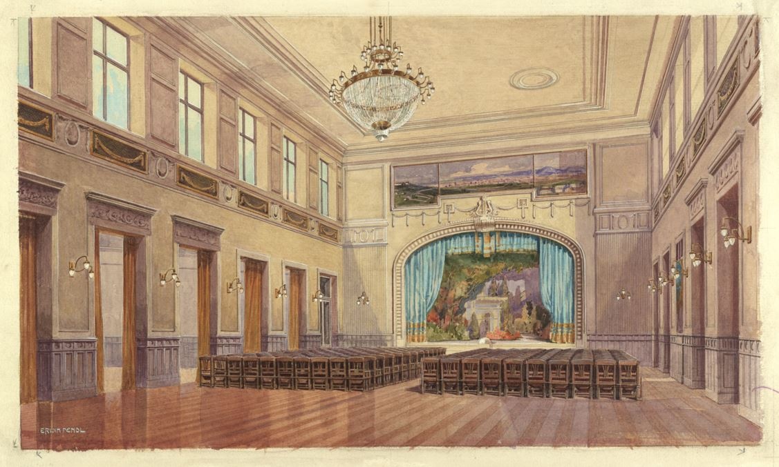 Das Aquarell zeigt den Tanz- und Festsaal am Steinhof ohne Menschen. An der Decke hängt ein großer Kronleuchter, die Wände sind mit Lampen, Bildern und Stuck verziert. Hinter einigen Stuhlreihen befindet sich ein verzierter Bogen über einer Bühne mit blauem Vorhang. © Wien Museum, Festsaal der Anstalt am Steinhof, um 1907, CC BY 4.0. 