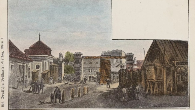 Zwischen Häusern ist in der Mitte ein Tor zu sehen. Die Pfeiler rechts und links sind grau. Der Teil in der Mitte ist aus braunem Holz. Auf der Straße gehen einige Menschen; im Vordergrund sind eine erwachsene Person und ein Kind mit einem Hund. Rechts befindet sich ein Holzhaus mit Dreiecksgiebel.  © Wien Museum, Lerchenfelder Linie 1848. 