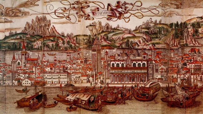 Venedig im 15. Jahrhundert mit Häusern, Palästen und Schiffen. Im Hintergrund befinden sich Inseln und grüne Hügel.  © Wikimedia