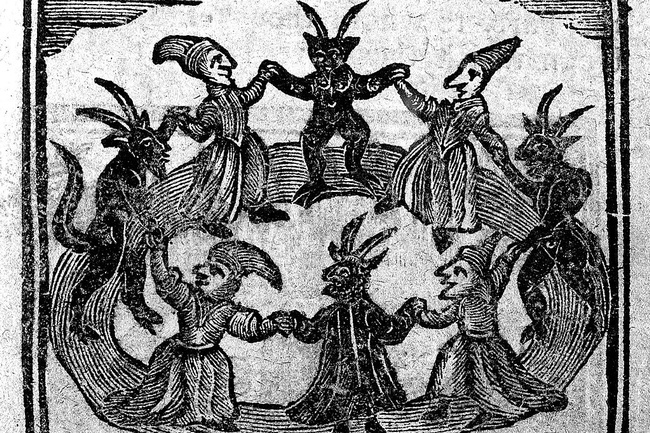 Holzschnitt mit Hexen und Teufeln, die im Kreis tanzen.  © Wikimedia