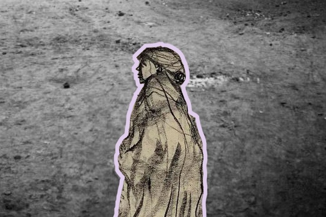 Zeichnung eines Mädchens oder einer Frau in einen Umhang gehüllt, umgeben von grauem Matschboden.  © © Wikimedia; Hintergrund: Wikimedia, Bundesarchiv, CC-BY-SA 3.0. 