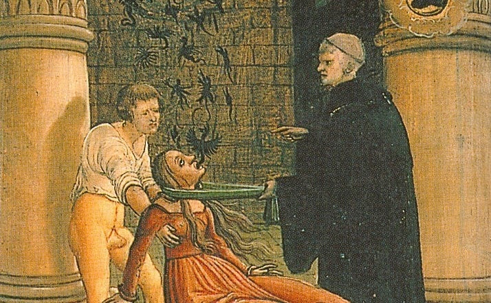 Das Bild zeigt das Innere einer Kirche. Ein Mann stützt eine Frau von hinten an den Schultern. Ein Geistlicher hält ihren Kopf in einer Schlinge. Aus dem Mund der Frau kommen schwarze Schattenfiguren. Sie entweichen durch das Kirchenfenster. © Wikimedia, Großer Mariazeller Wunderaltar, 1519.